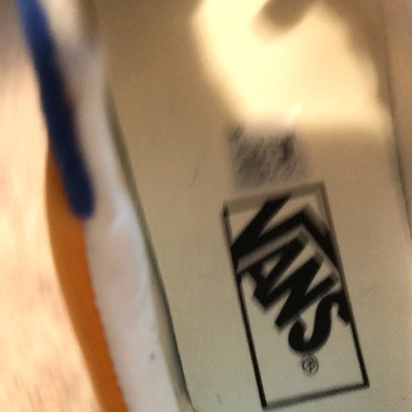 Vans - Picture 3 of 5